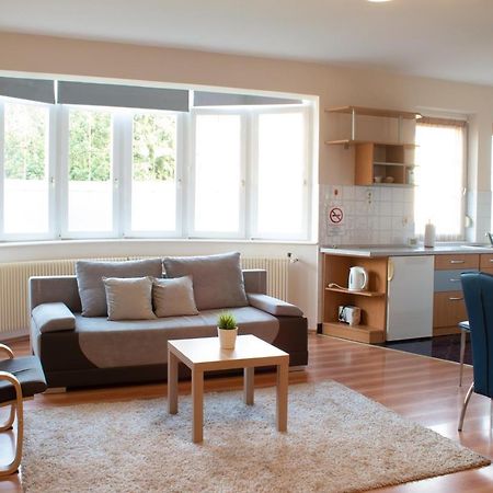 Titan Apartman Gyula Buitenkant foto