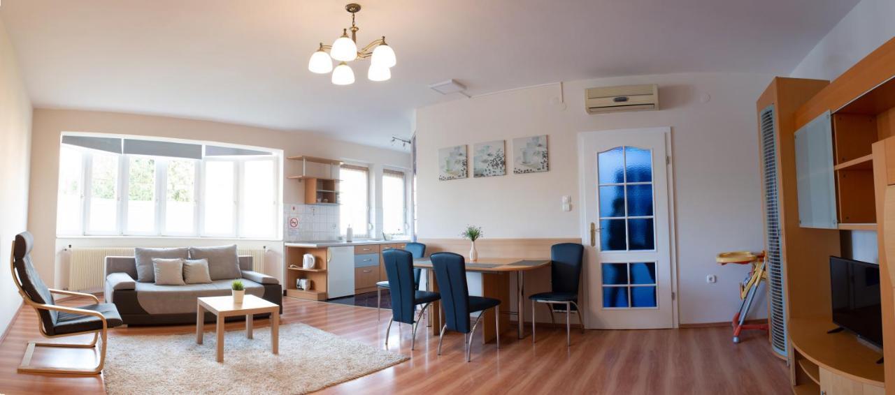 Titan Apartman Gyula Buitenkant foto