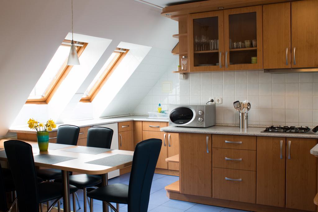 Titan Apartman Gyula Buitenkant foto